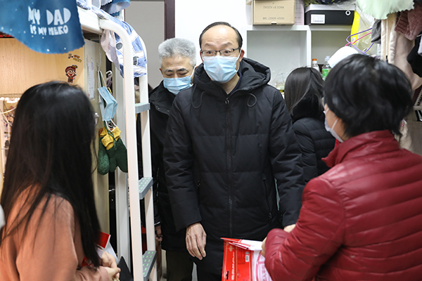 图6宿舍走访慰问.jpg 图6宿舍走访慰问.jpg